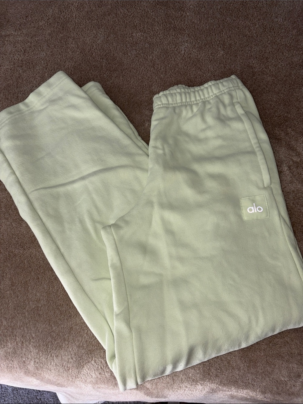 ALO Yoga Light Sage Sweatpants with Logo Patch